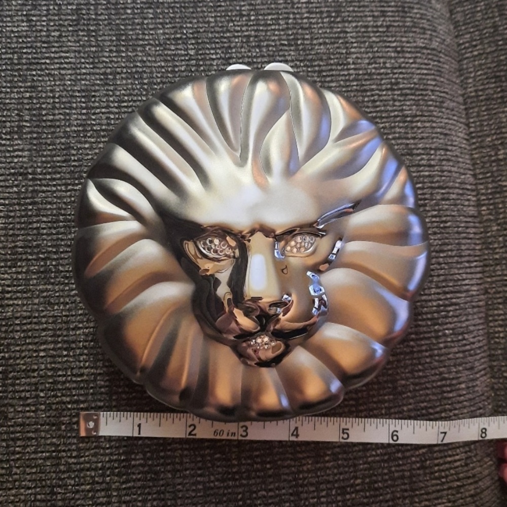 🚚 MOVING SALE Vintage brushed gold Lion's Head hard case minaudière crossbody - Picture 13 of 15